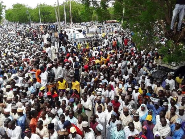 0_1533433150141_Senator-Aliyu-Wammako-in-Sokoto-today-5 - APC supporters.jpg