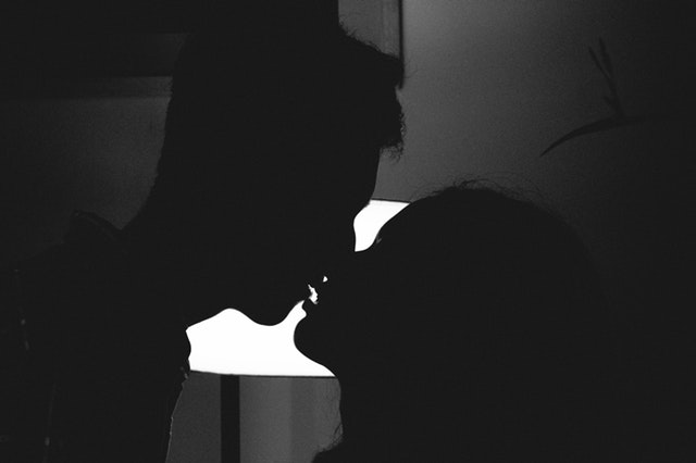 0_1581706220005_silhouette-photo-of-man-and-woman-kissing-1600128.jpg