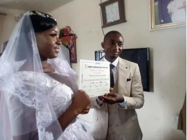 0_1586127241089_nigerian-couple-gets-married-in-living-room-amidst-covid-19-scare-1.png