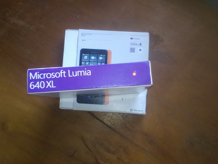 Microsoft Lumia XL 640 5.7' Quad-Core 13MP Win 8