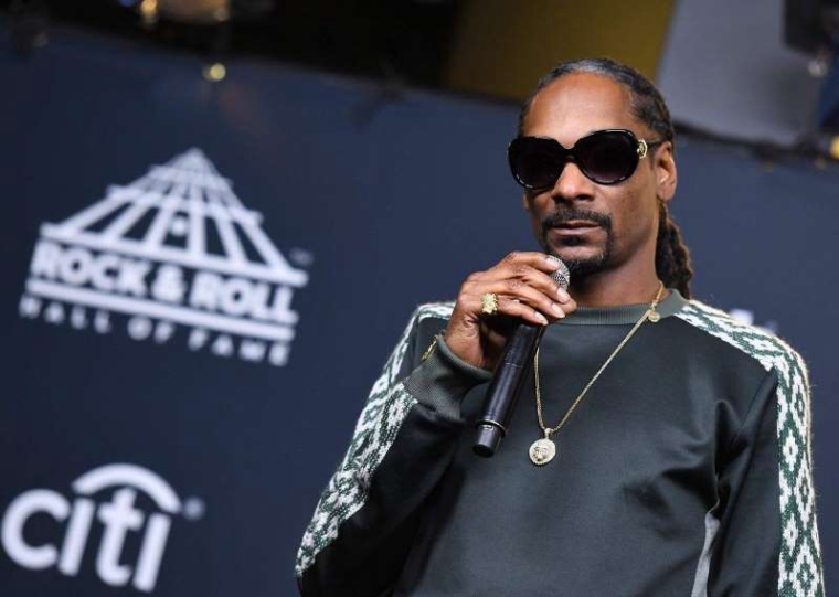 0_1527624175278_Snoop Dogg breaks Guinness World record.jpg