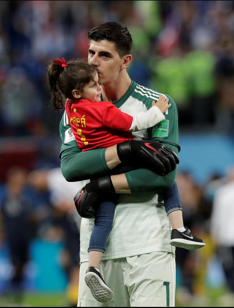 0_1531396038747_Thibaut Courtous and daughter.jpg